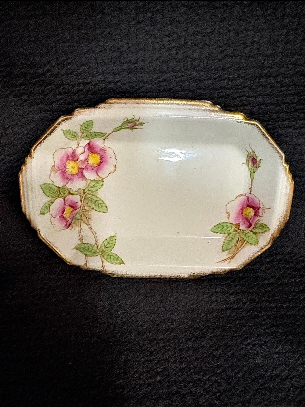Royal Albert Wild Rose Floral Tea Set in White & Pink. 4 pieces. So sweet! - Picture 5 of 12